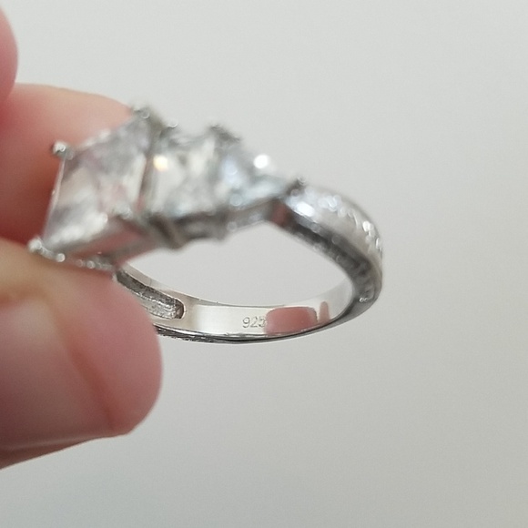 Sterling Silver and 6 Stone Ring - Picture 4 of 7